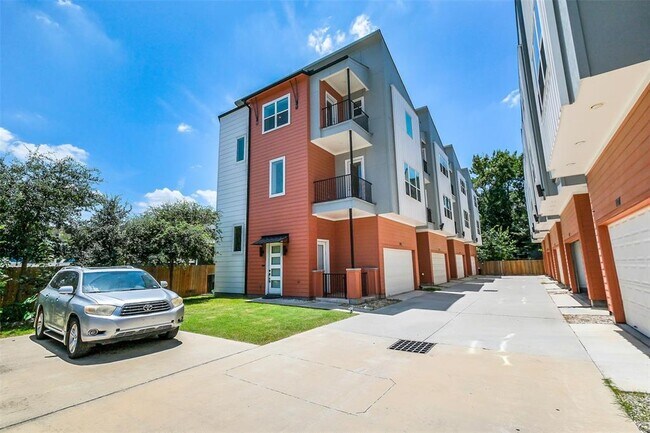 Building Photo - 1523 Hickory St