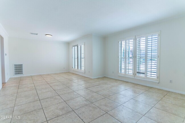 Building Photo - 7033 San Marino Dr
