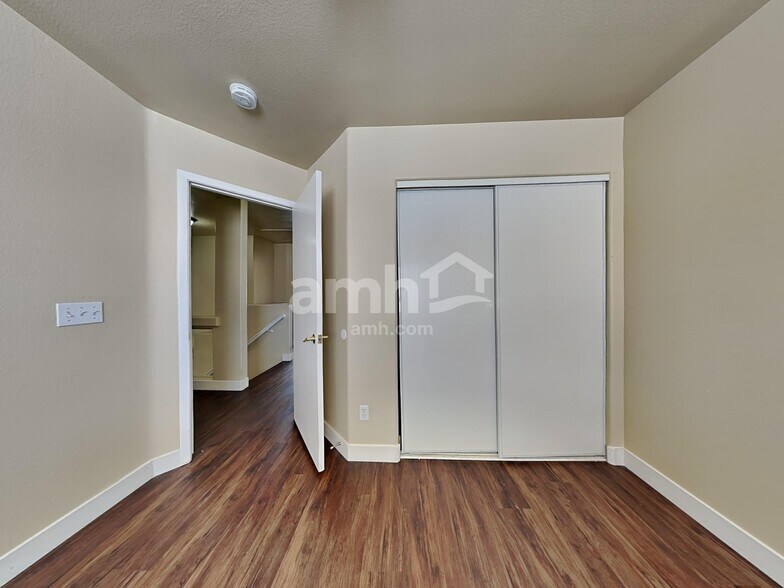 Building Photo - 9782 Silver Dusk Ct