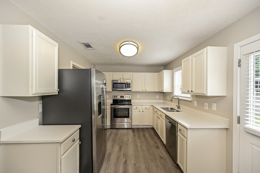 Building Photo - 5625 Dory Dr