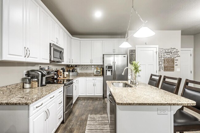 Building Photo - 1109 Emerald Pools Ln