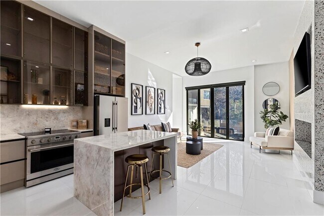 Building Photo - 3600 Lower Roswell Rd