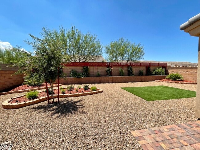 Building Photo - Beautiful 3 Bedroom Home in Gated Community!