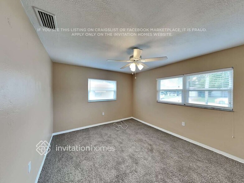 Building Photo - 11483 76th Ave N