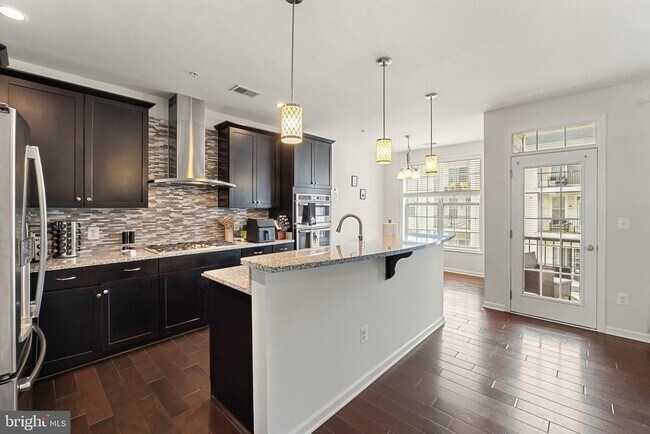 Building Photo - 43131 Wealdstone Terrace