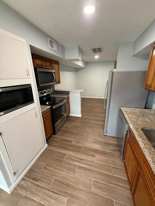 Building Photo - Spacious 3-Bedroom Corner Home in Candlelight Oaks Village