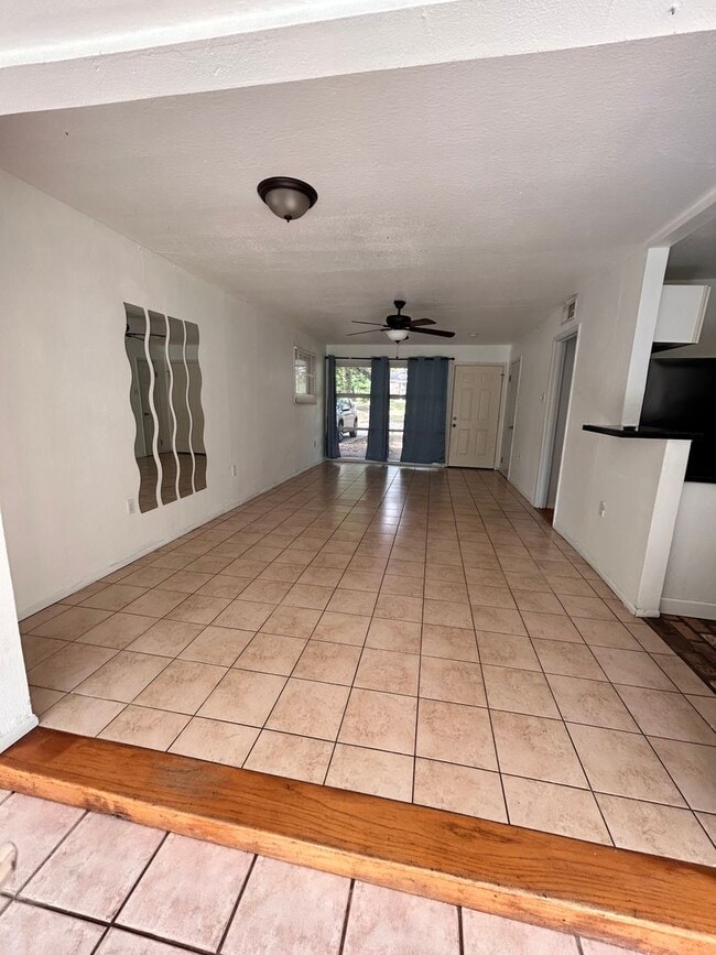 Building Photo - Beautiful Home Close to Tara in Mid City