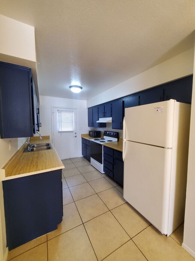 Building Photo - 4533 E Contessa St