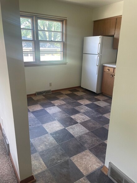 Building Photo - 324 N Ellen St