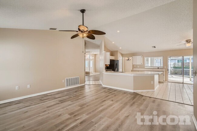 Building Photo - 856 Crestridge Cir