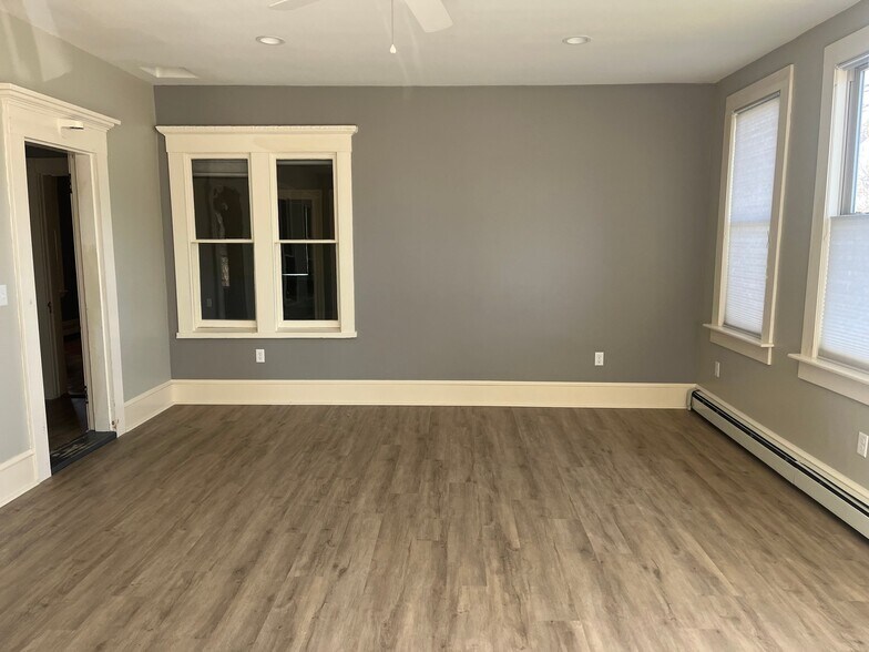 Building Photo - 459 Mill St