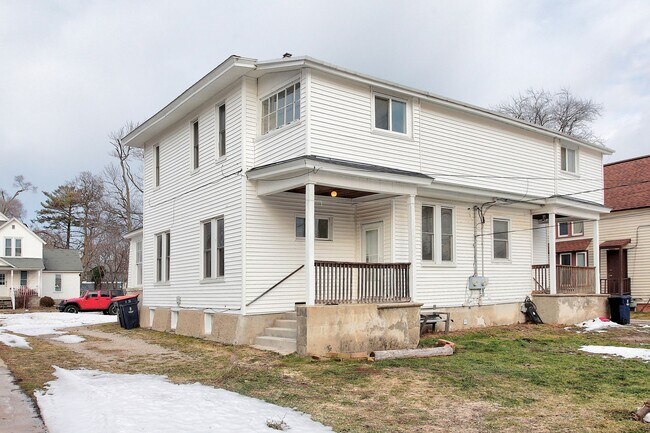 Building Photo - 140/142 E 15th Street