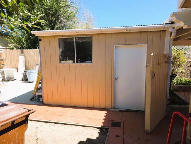 Building Photo - 2493 Los Feliz Dr