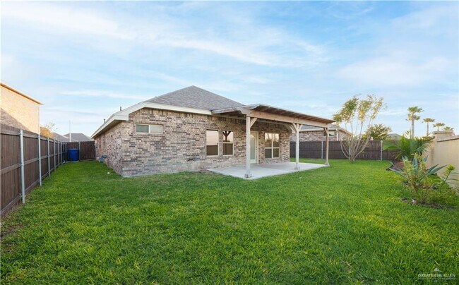 Building Photo - 10 Kurth Cv