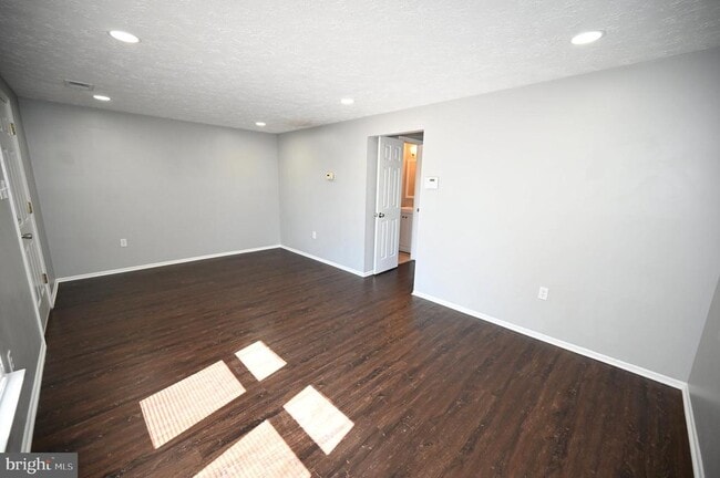 Building Photo - 2103 Tanglewood Dr