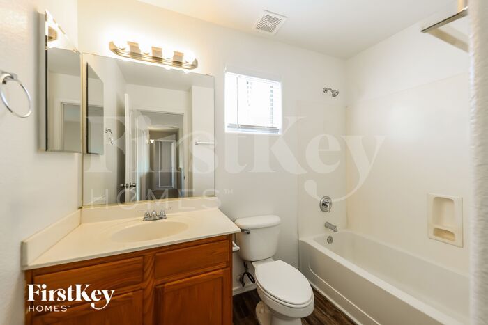 Building Photo - 12922 W Holly St