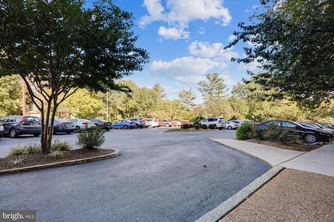 Building Photo - 4390 Lorcom Ln