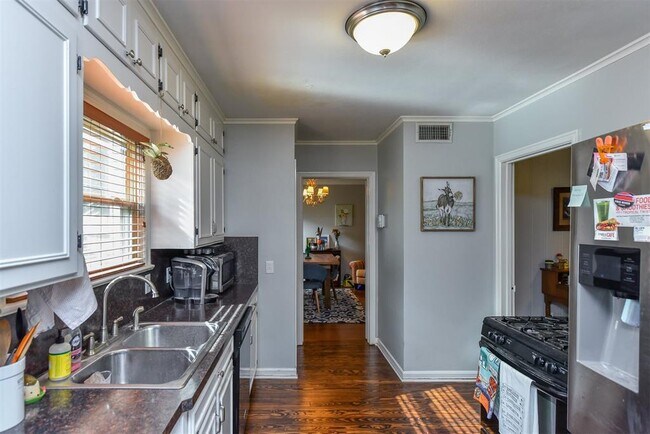 Building Photo - 3605 Park Ridge Blvd