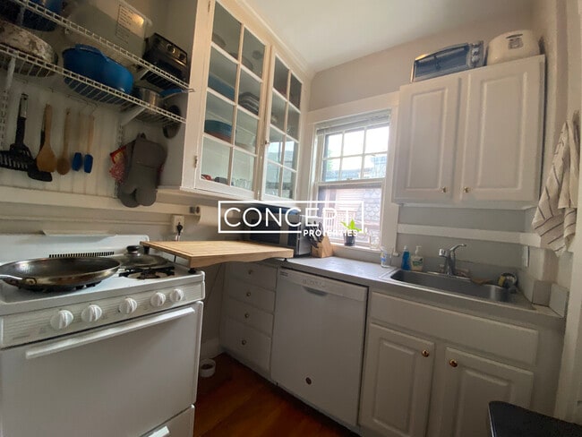 Building Photo - 11 Story St