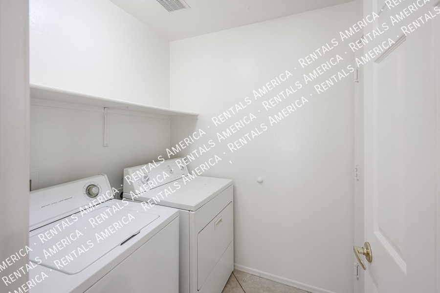 Building Photo - 13182 W Cypress St