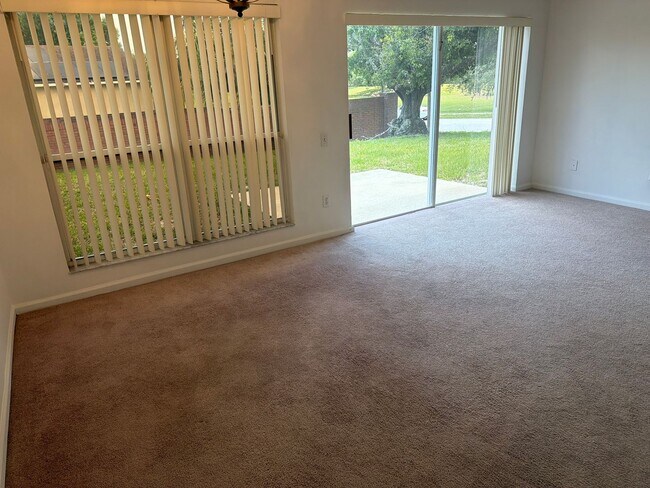Building Photo - 1709 Pine Bay Dr