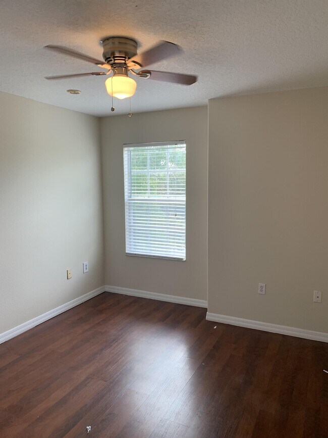 Building Photo - 145 Southampton Dr