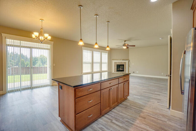 Building Photo - BEAUTIFUL HOME IN WEST ORCHARDS