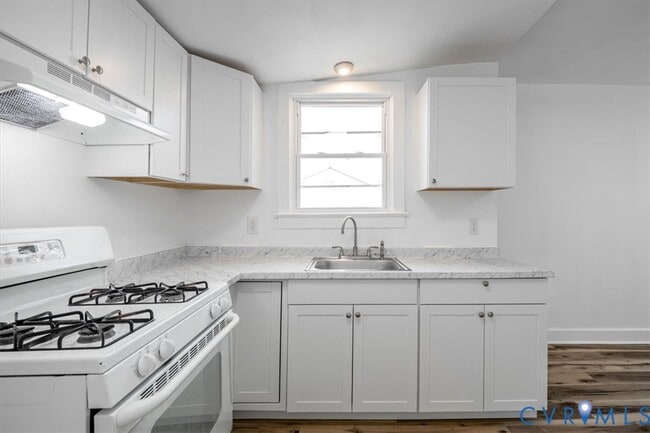Building Photo - 1609 Buren St