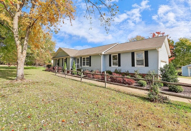 Building Photo - 4227 Deerfield Dr