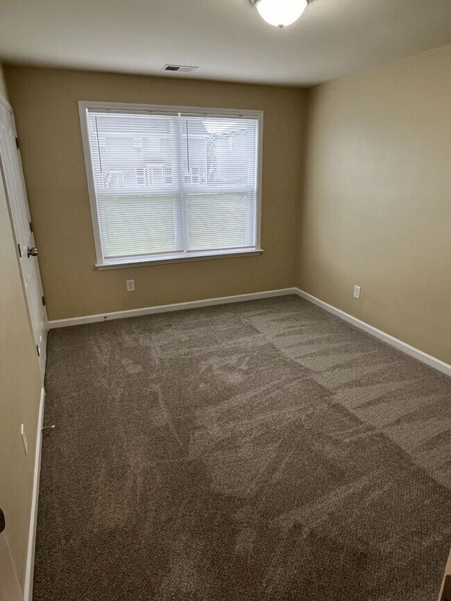 Building Photo - Spacious 4 Bed + Bonus Room Home in Concord