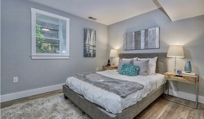 Building Photo - 15 W Bellflower St