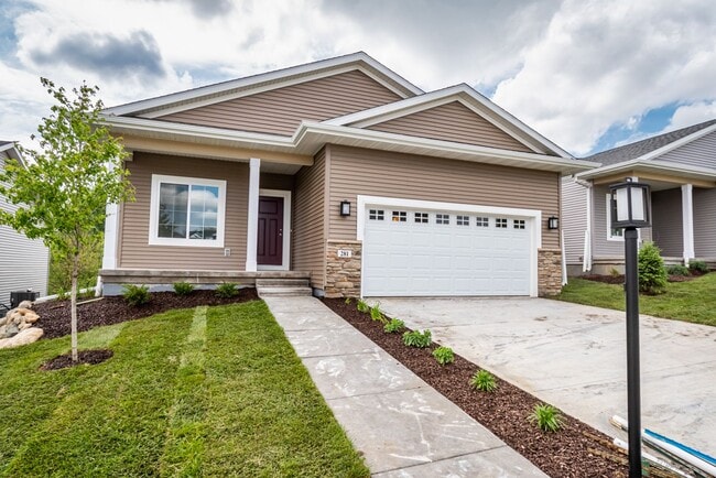 Building Photo - 4 bed 3 bath East side Iowa city!