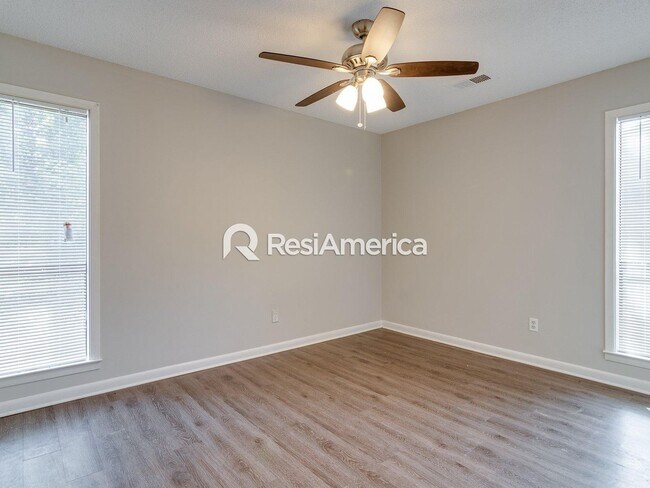 Building Photo - Completely renovated 3 bedroom, 2 bathroom home