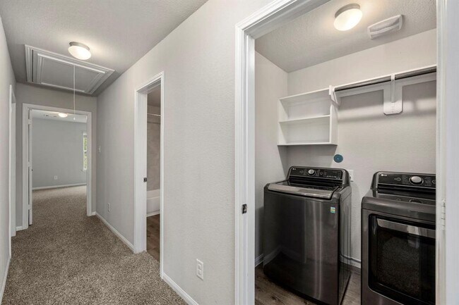 Building Photo - 2256 Raider Dr