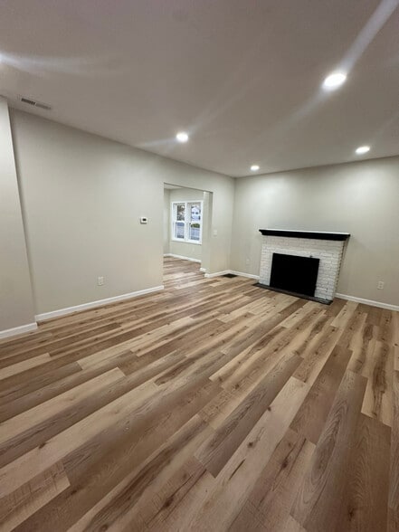 Building Photo - 1910 43rd St