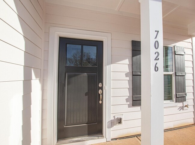 Building Photo - BEAUTIFUL 3BD/2.5BTH Townhome in Belmont a...