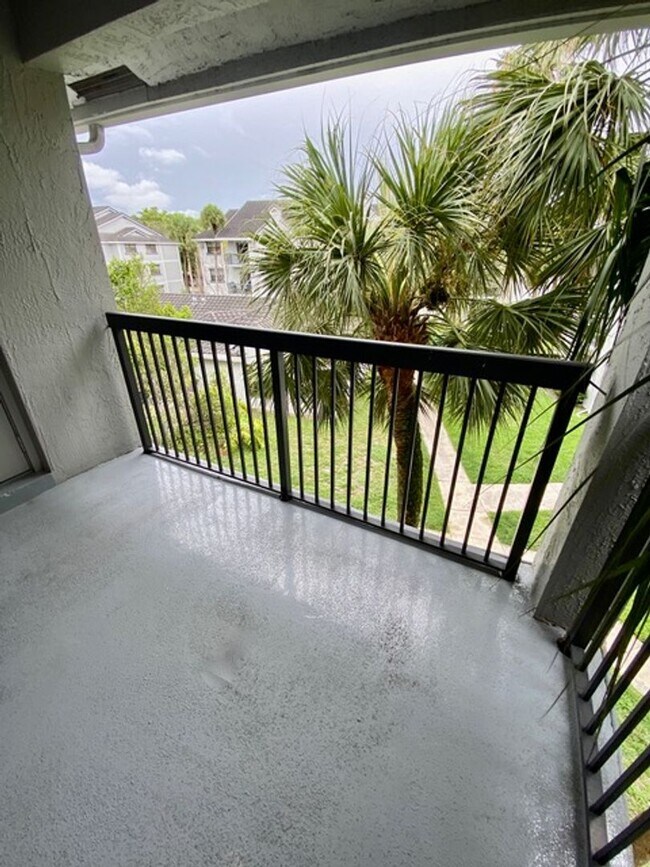 Building Photo - Excellent Condo Unit in Coral Springs