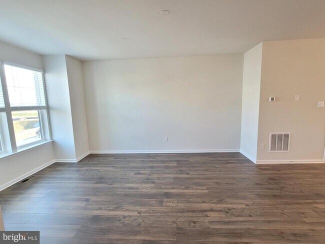 Building Photo - 754 Union St