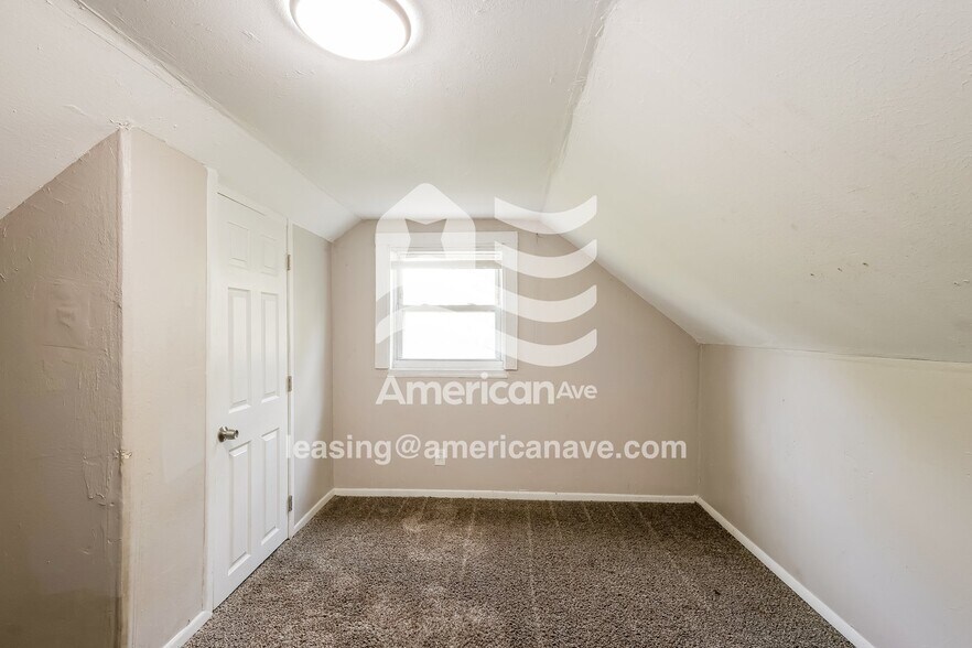 Building Photo - 3464 Robinet Dr