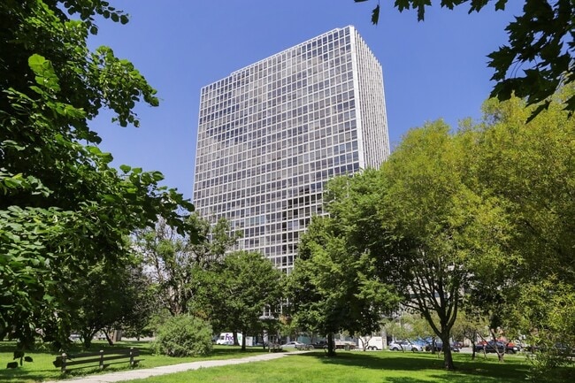 Primary Photo - 330 W Diversey Pkwy