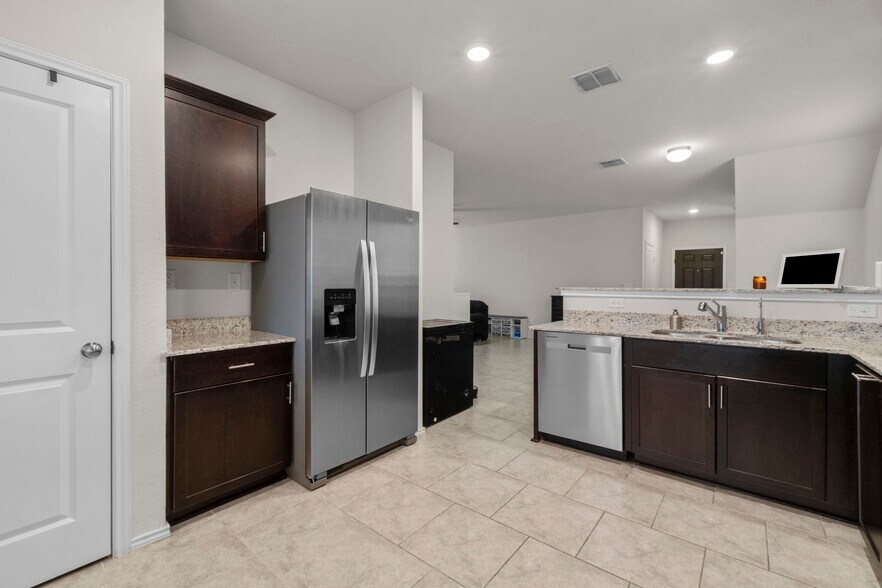 Building Photo - 10510 Rayburn Lndg