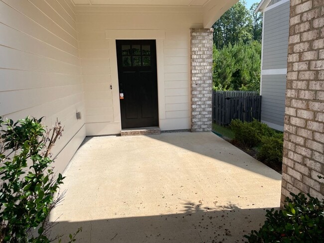 Building Photo - 3 Bedroom Home With Spacious Garage and Fenced Backyard!