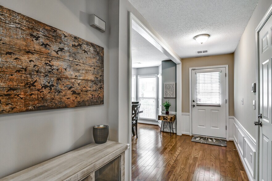 Building Photo - 6165 Pattingham Dr