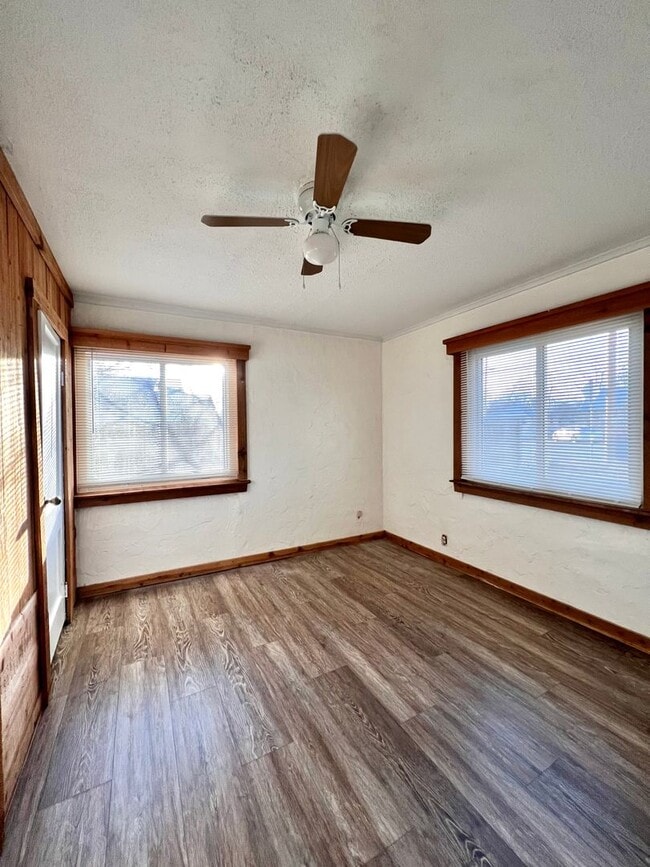 Building Photo - Adorable Cottage on Lytle