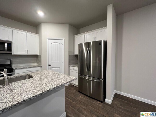 Building Photo - 154 Solitude Dr