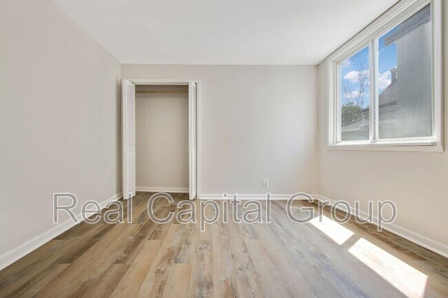 Building Photo - 313 Fenton St