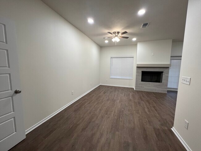 Building Photo - 3927 Brynlee Cir