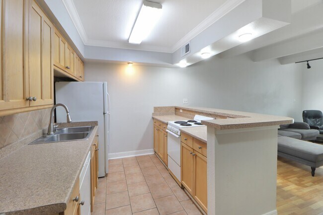 Building Photo - 5929 Queensloch Dr