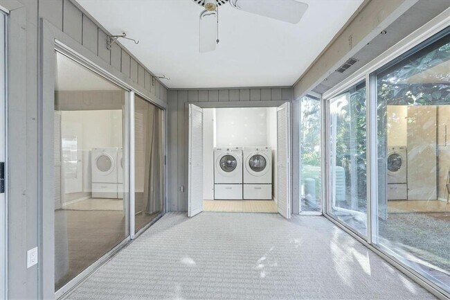 Building Photo - 4819 Village Garden Dr