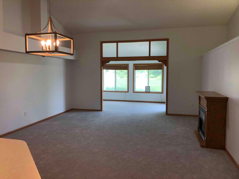 Building Photo - 9427 Prairieview Trail N